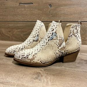 CL by Laundry Snakeskin Booties